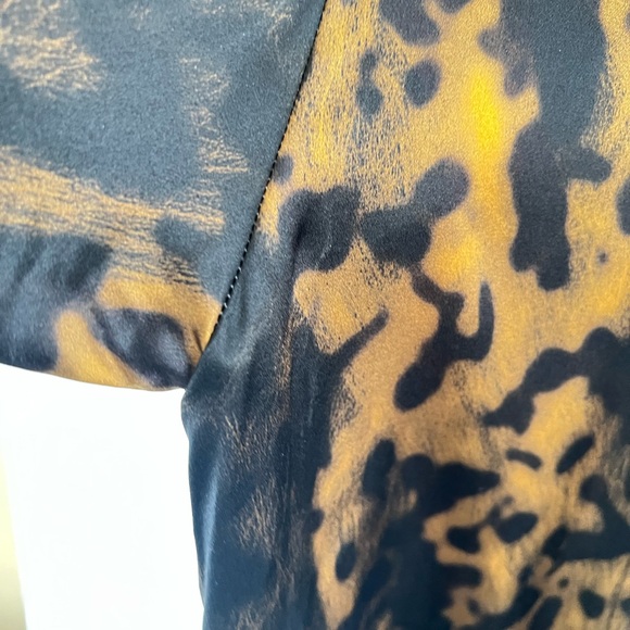 Lafayette 148 Kelsey Leopard Print 100% Silk Blouse - Picture 9 of 10